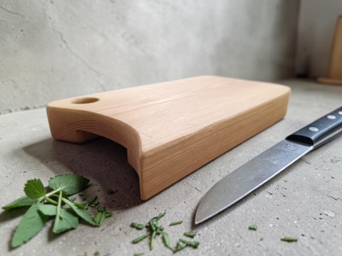 Minimalistyczna deska jesionowa do kuchni 32x19,5x4 cm - wycięcia na palce, solidna, masywna