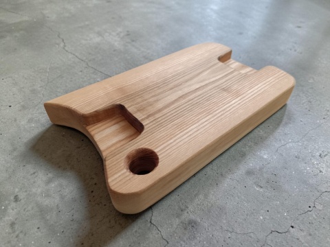 Minimalistyczna deska jesionowa do kuchni 32x19,5x4 cm - wycięcia na palce, solidna, masywna